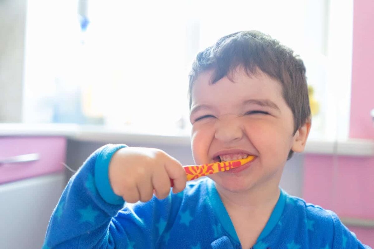 kid brushing his teeth for aba therapy activities