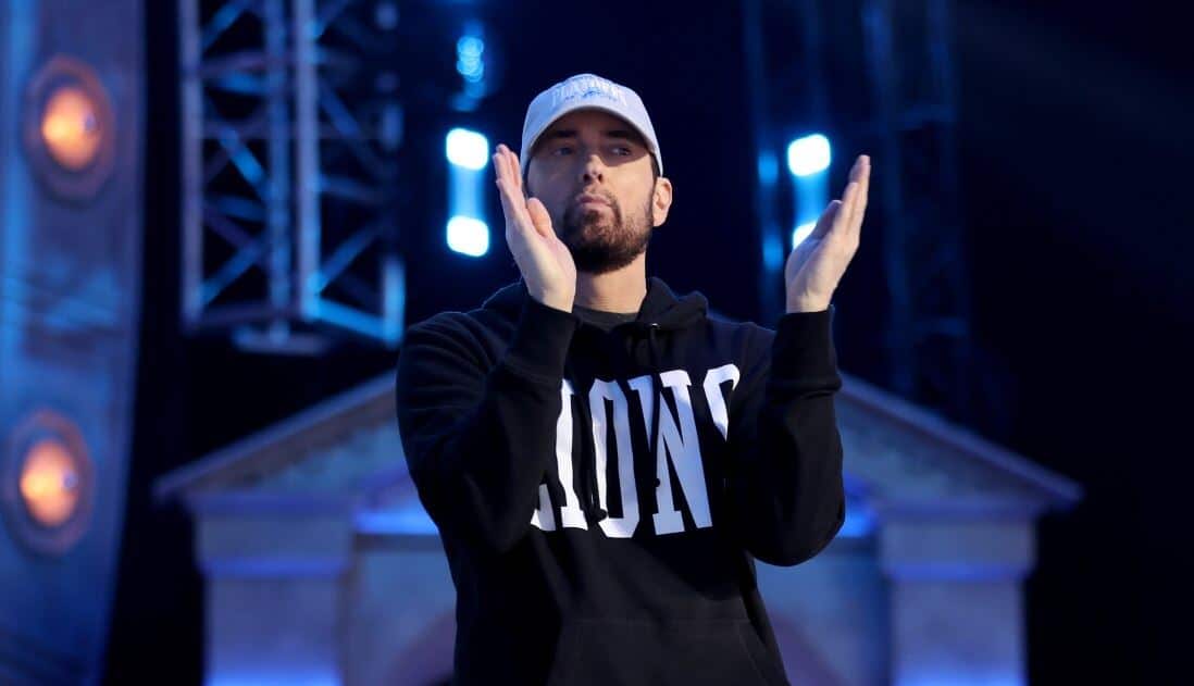 Eminem on stage clapping