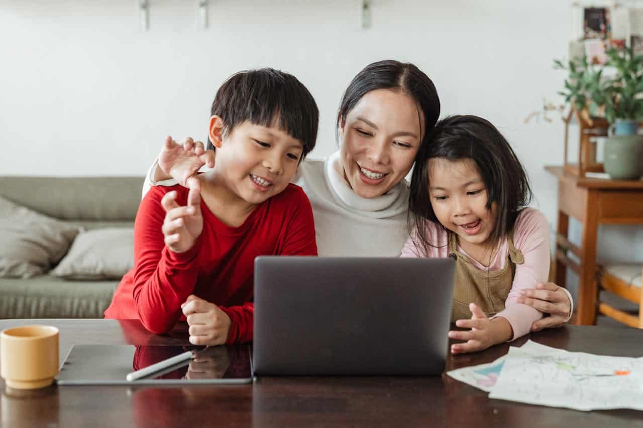 mom telling others How to Prepare Your Autistic Child for 4th of July